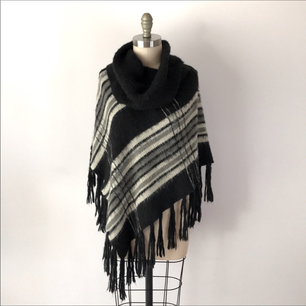 Wooden Ships Poncho [one size]